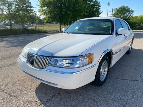 2001 Lincoln Town Car for sale at London Motors in Arlington Heights IL