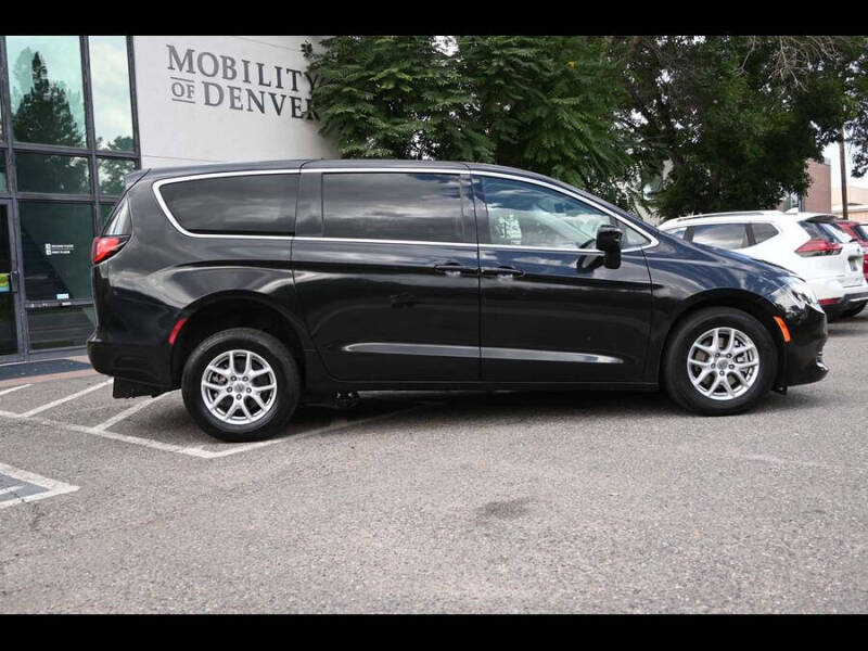 2024 Chrysler Voyager LX