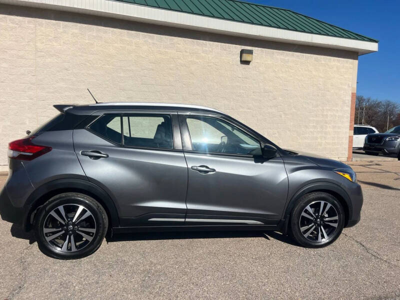 2020 Nissan Kicks SR