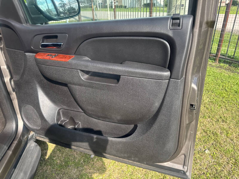 2011 GMC Yukon XL SLE