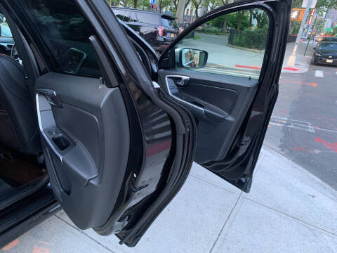 2016 Volvo XC60 T6 Drive-E R-Design