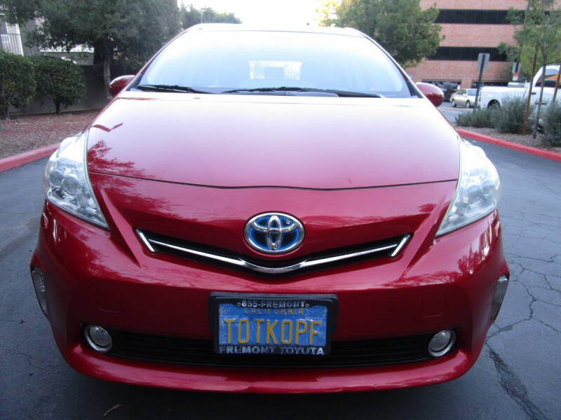 2014 Toyota Prius v Three