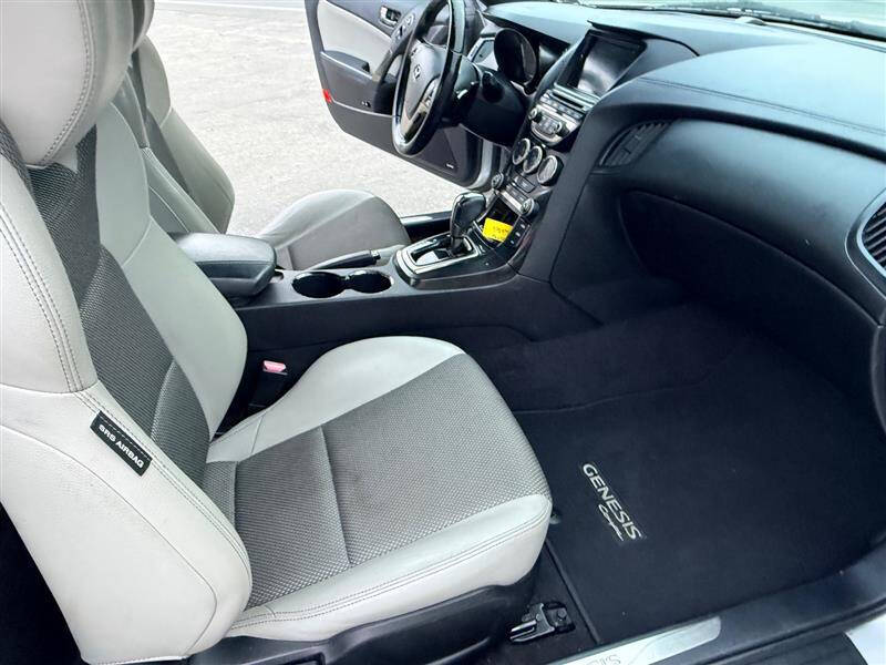 2013 Hyundai Genesis Coupe 2.0T Premium