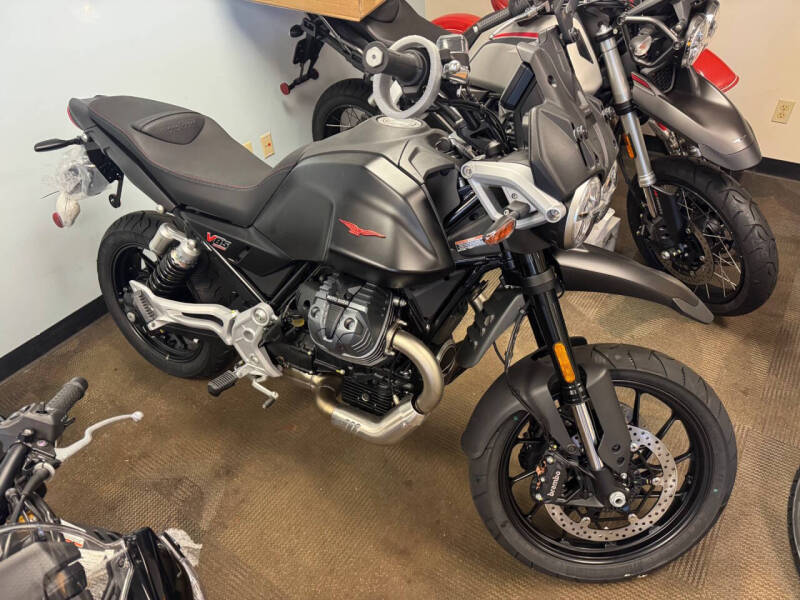 2025 Moto Guzzi V85 Strada E5T