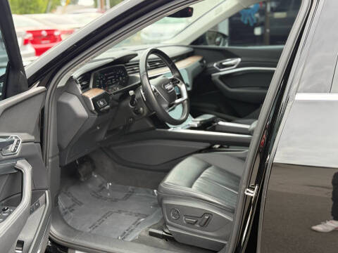 2019 Audi e-tron quattro Premium Plus