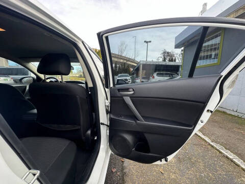 2013 Mazda MAZDA3 i SV