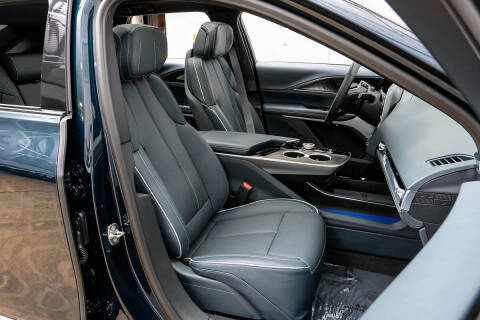 2024 Cadillac LYRIQ Luxury 3