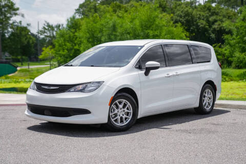 2022 Chrysler Voyager LX