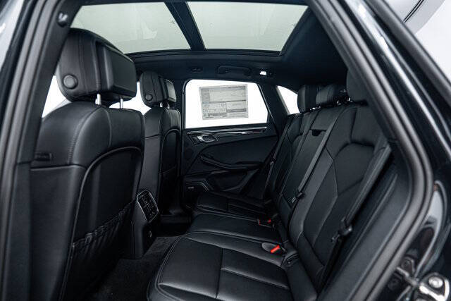 2025 Porsche Macan T