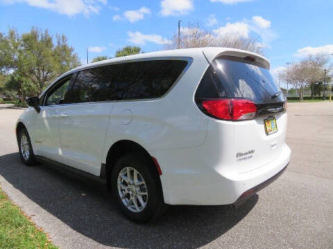 2025 Chrysler Voyager LX
