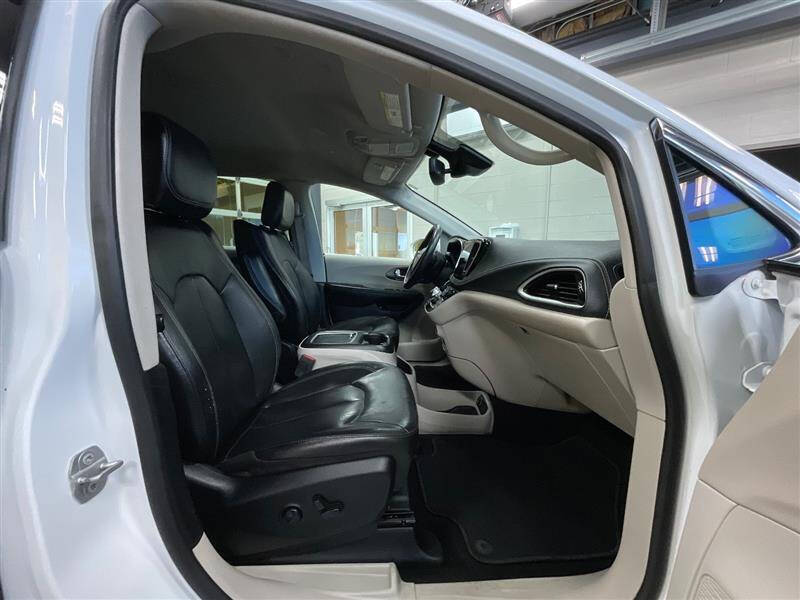 2022 Chrysler Pacifica Hybrid Touring L