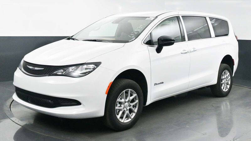 2025 Chrysler Voyager LX