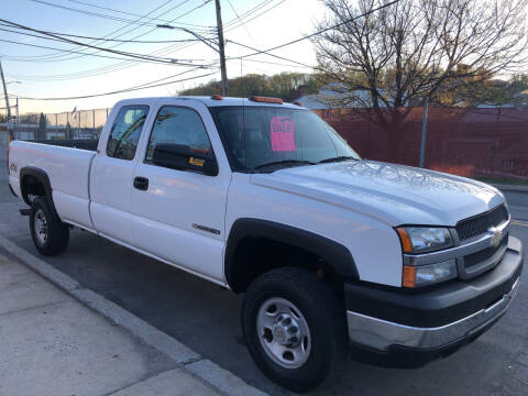 2004 Chevrolet Silverado 2500HD for sale at Deleon Mich Auto Sales in Yonkers NY