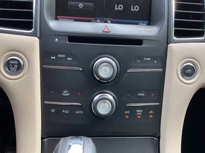 2015 Ford Taurus SEL