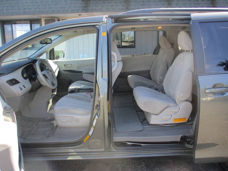 2011 Toyota Sienna LE 7-Passenger