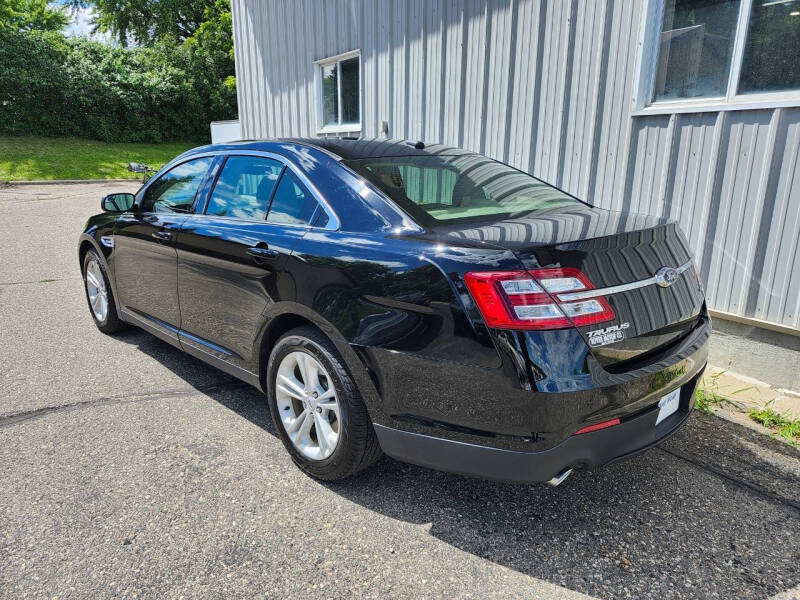 2017 Ford Taurus SE