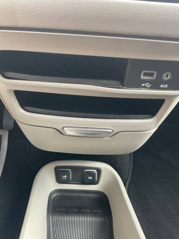 2017 Chrysler Pacifica Touring-L
