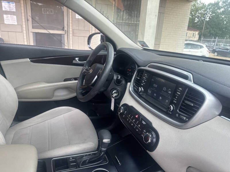 2019 Kia Sorento LX