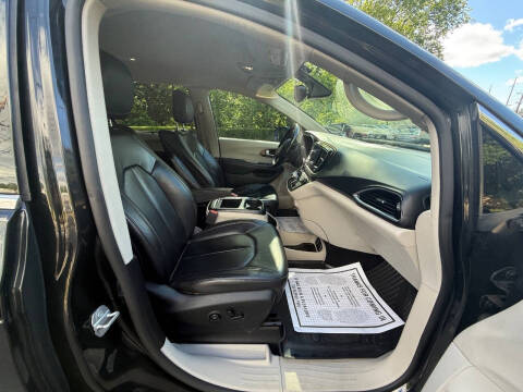 2017 Chrysler Pacifica Touring-L Plus