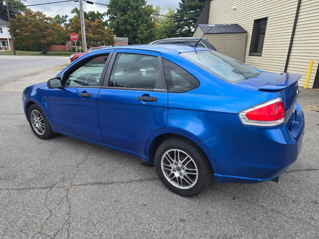 2010 Ford Focus for sale at QUEENSGATE AUTO SALES in York, PA