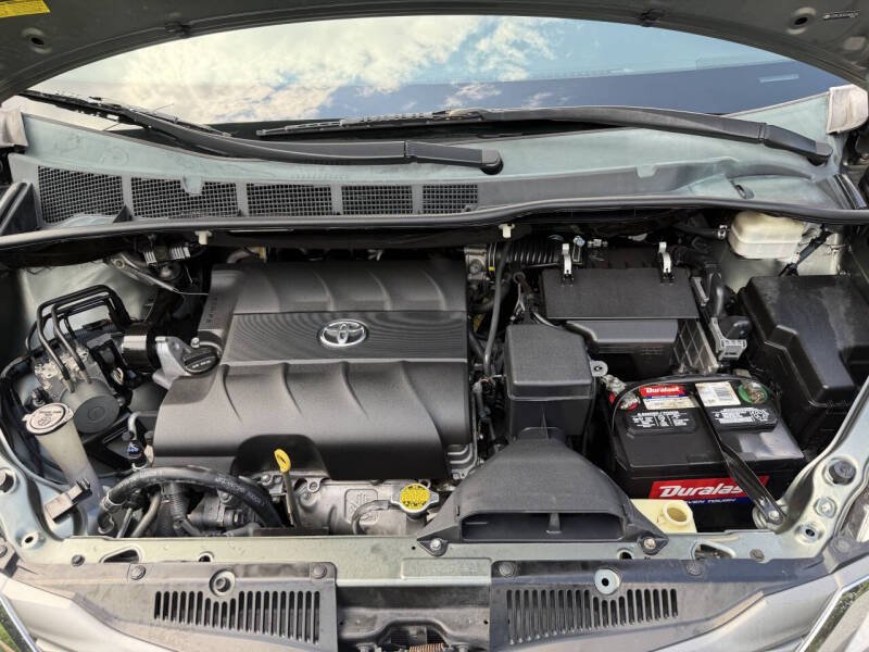 2014 Toyota Sienna XLE 8-Passenger