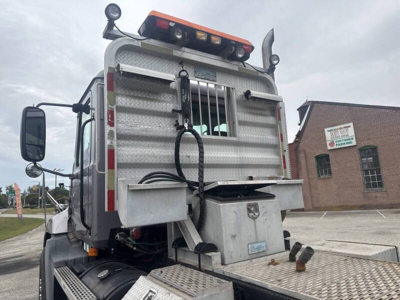2007 Mack Vision