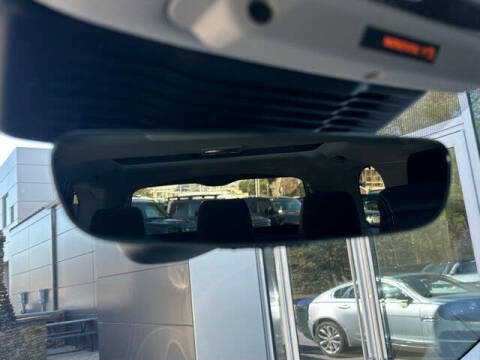 2025 Land Rover Discovery P300 Dynamic SE