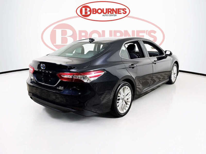 2020 Toyota Camry Hybrid XLE