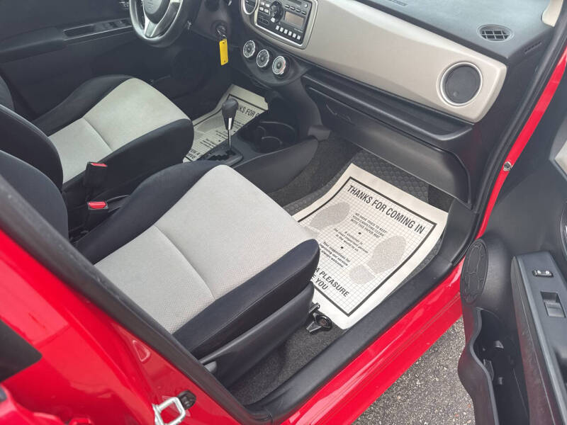 2013 Toyota Yaris 5-Door LE