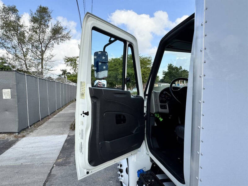 2018 International DuraStar 4300