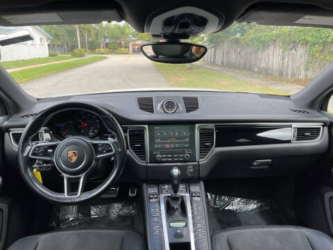 2017 Porsche Macan