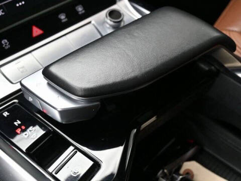 2022 Audi e-tron quattro Premium Plus