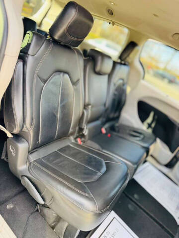 2017 Chrysler Pacifica Touring-L