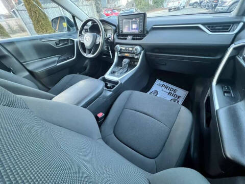 2020 Toyota RAV4 LE