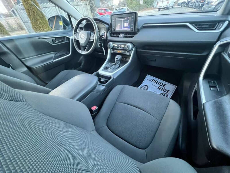 2020 Toyota RAV4 LE