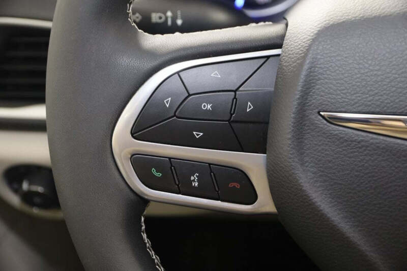 2023 Chrysler Pacifica Plug-In Hybrid Touring L