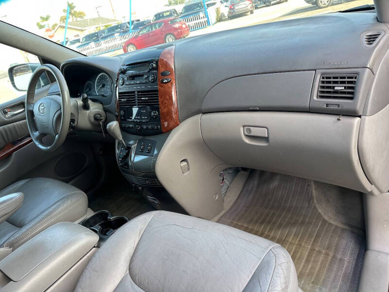 2004 Toyota Sienna XLE 7 Passenger