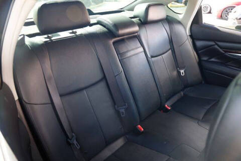 2017 Infiniti Q70 3.7