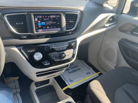 2022 Chrysler Voyager LX