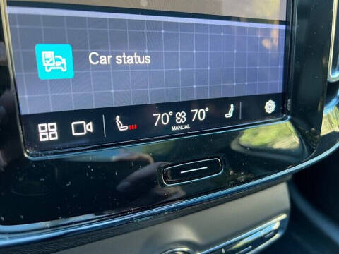 2024 Volvo XC40 B5 Core Dark Theme