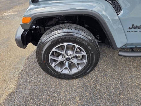 2024 Jeep Gladiator Sport S