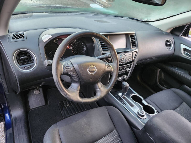 2017 Nissan Pathfinder SV