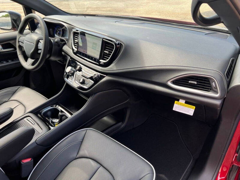 2027 Chrysler Pacifica Limited