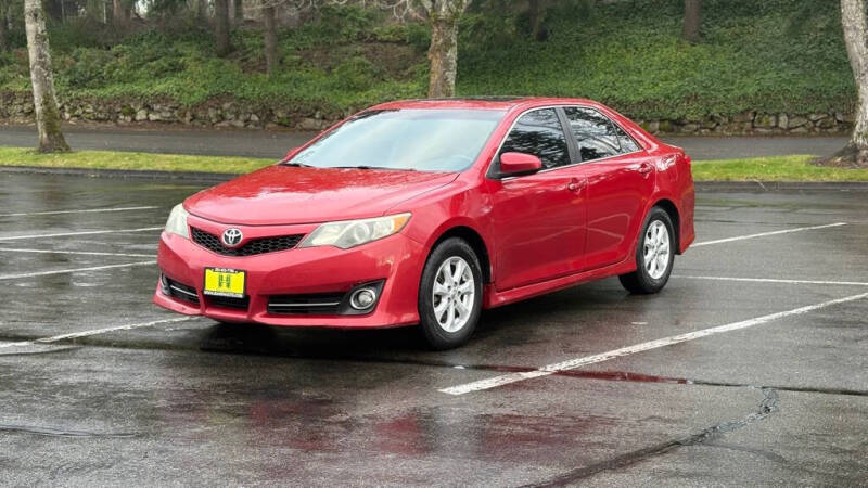 2013 Toyota Camry SE's photo