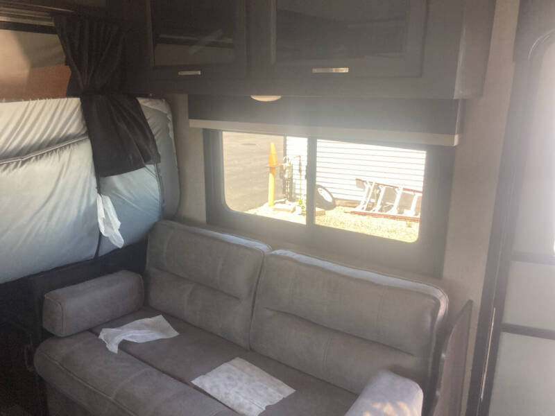 2021 Jayco Jay  Feather X23E