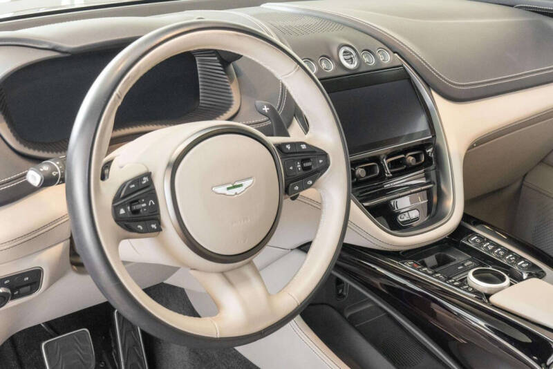 2023 Aston Martin DBX