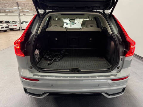 2025 Volvo XC60 T8 Plus Dark Theme