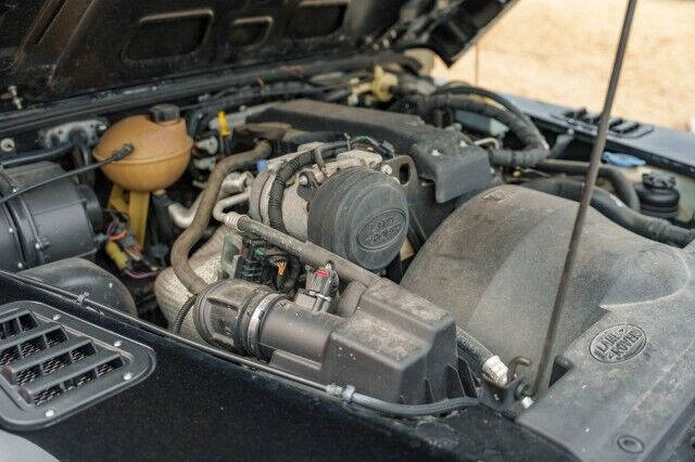 1985 Land Rover Defender 90 2.4L PUMA