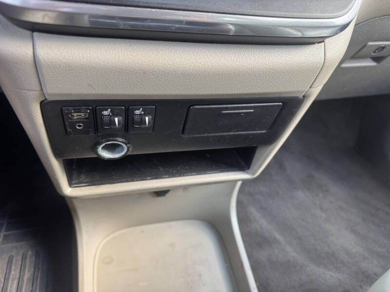 2017 Toyota Sienna XLE Premium 8-Passenger
