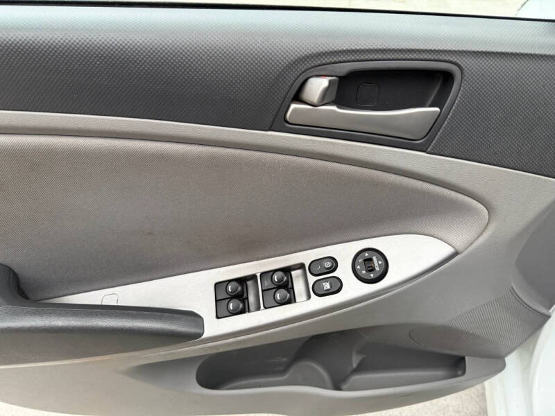 2016 Hyundai Accent SE